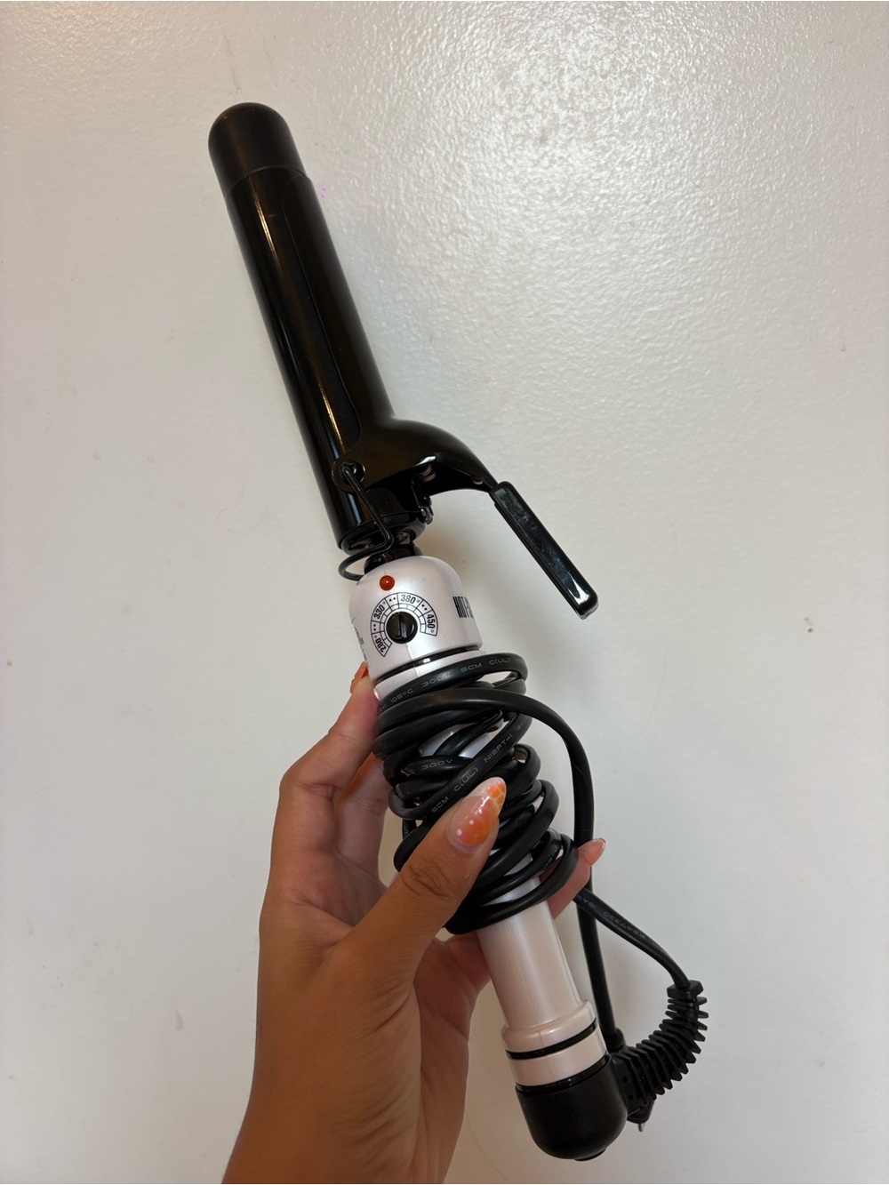 Hot Shot Tools Black and White Curling Iron - Professional Styling Wand